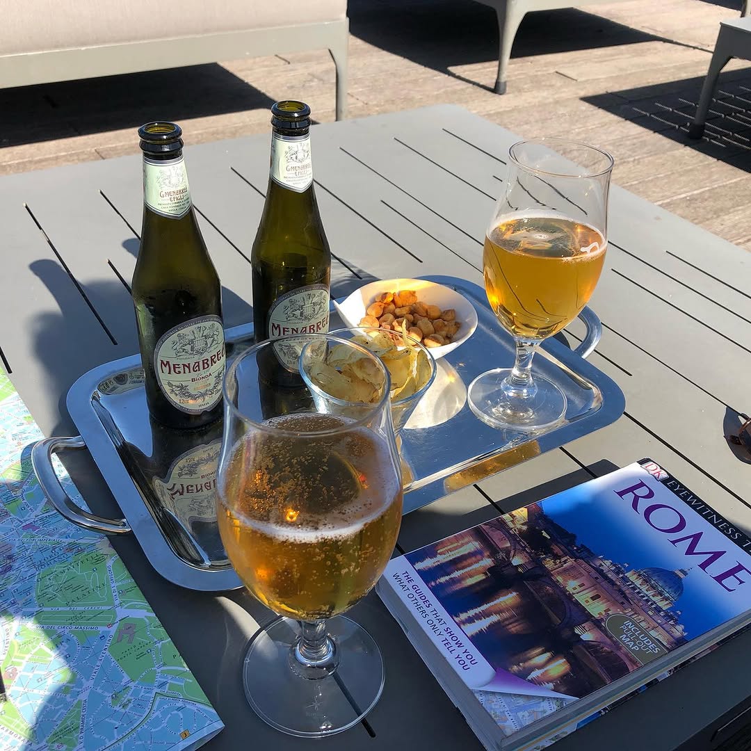 Beers on the rooftop terrace.
#travel #hotelmartispalace #foodlover #winelover #rome #menabrea