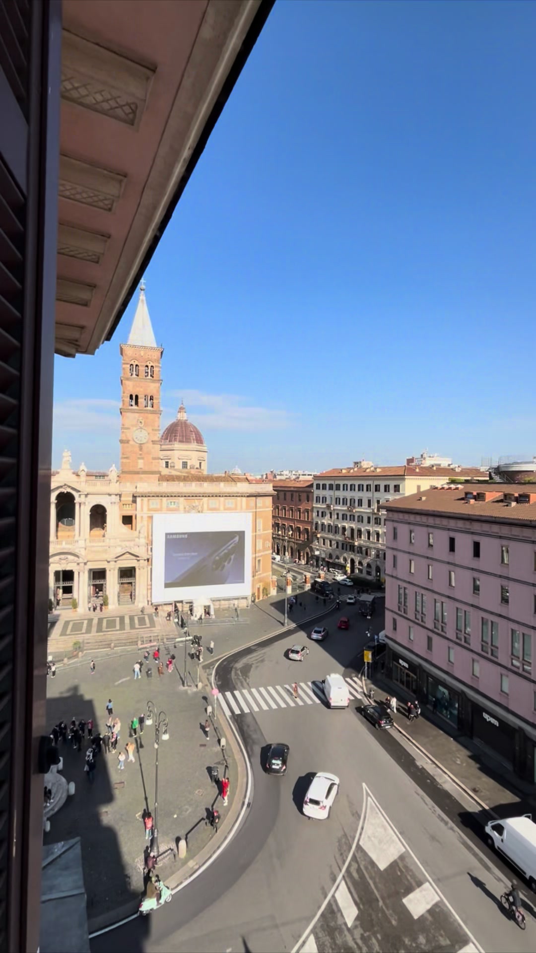ローマ泊まるならココ👀🇮🇹
テルミニ駅から近くて、サンタマリアマッジョーレの目の前✨️
部屋からの景色が最高で朝食会場も素敵すぎる。
🏨メチェナーテ パレス
#ローマホテル #ローマ #ヨーロ
