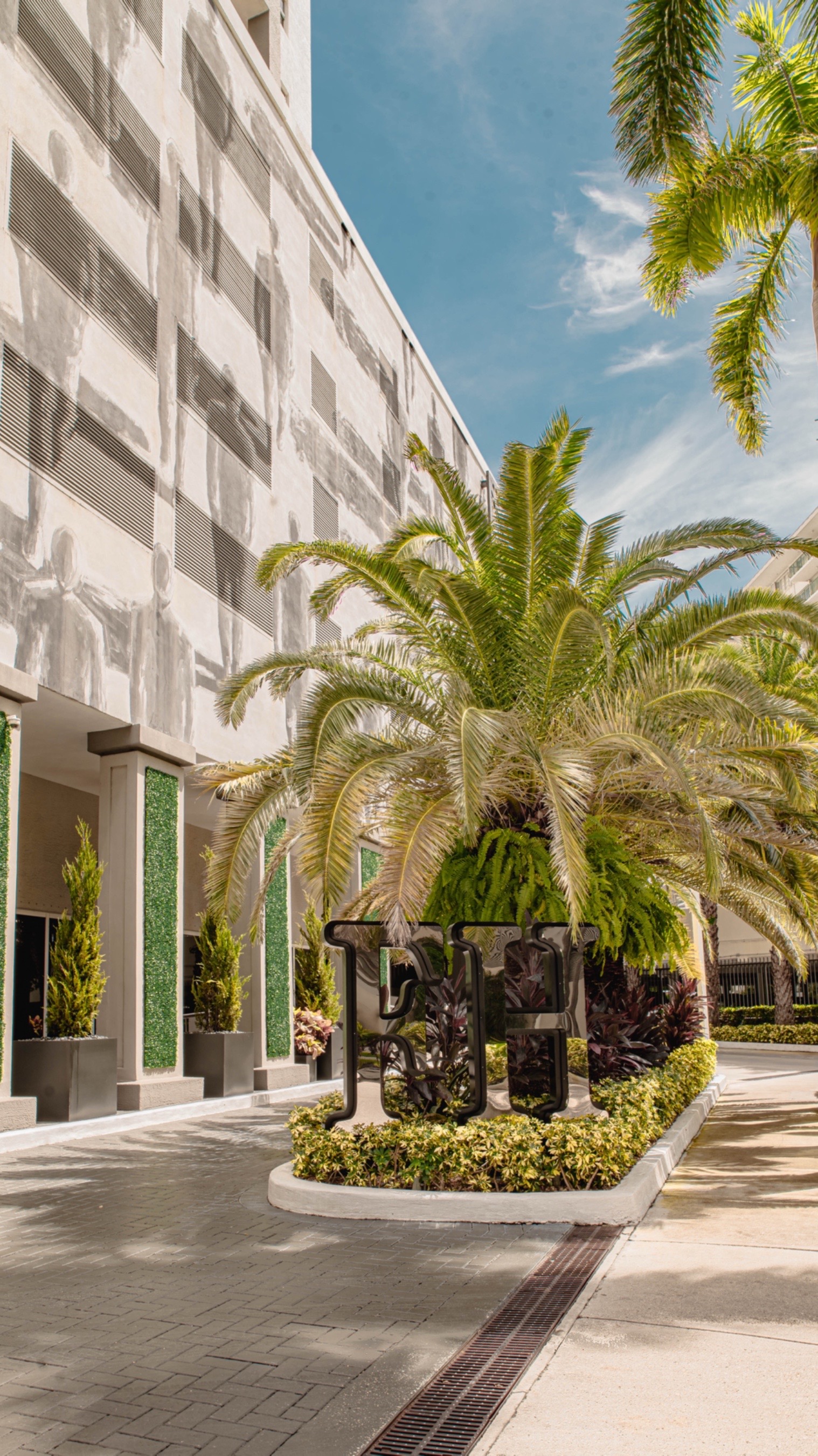 Escape to luxury at the heart of Brickell. Relax, unwind, and enjoy the best of Miami at the Fortune