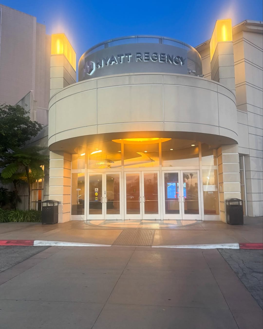 🏩 We just finished up a wonderful stay at the Hyatt Regency Orange County! 

🤝 The Hyatt Regency i