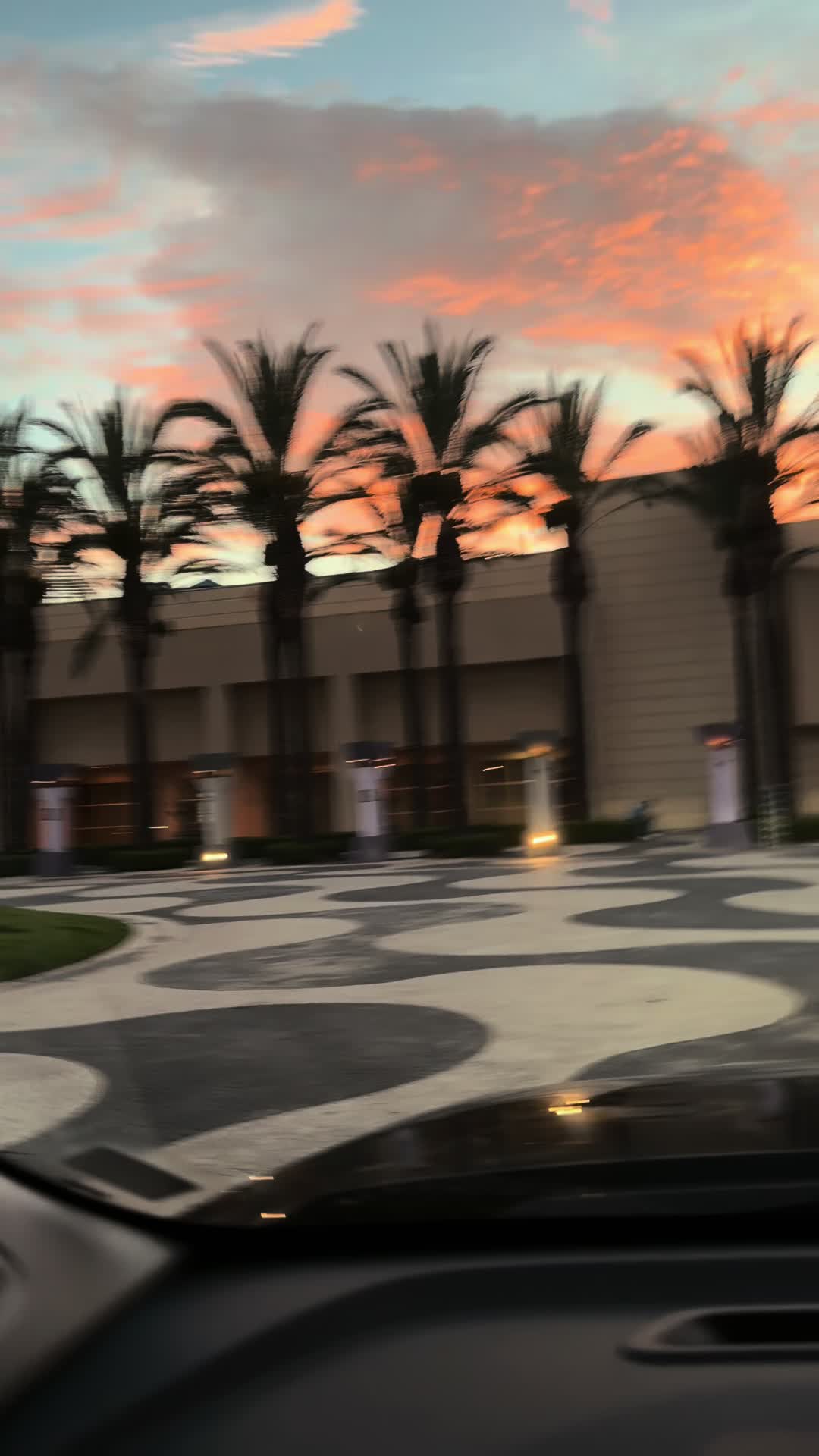 #tiktokgosummerendstays 
Hyatt Regency Orange County is definitely the place to stay if youre planni