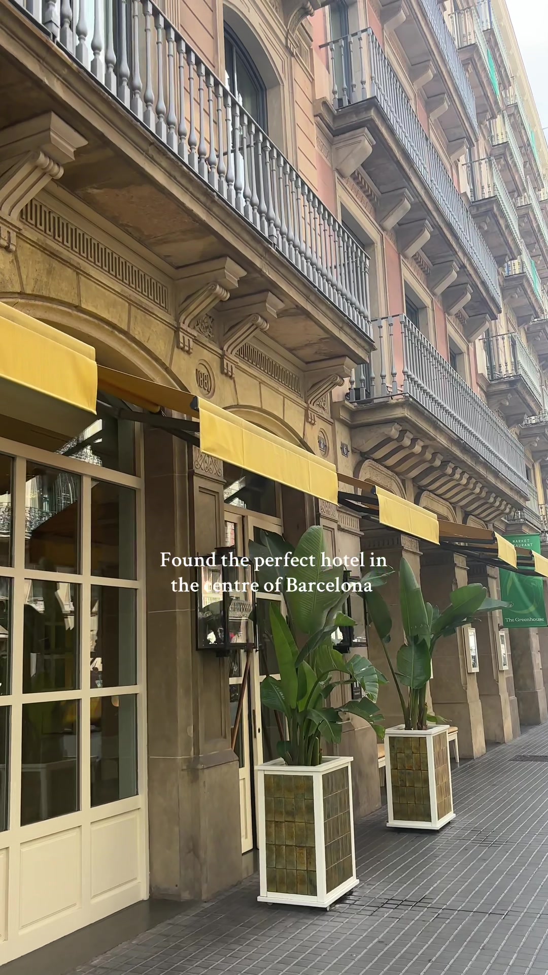 Affordable hotel in the centre of Barcelona🥂 #hotel #barcelona #rooftop #placadecatalunya