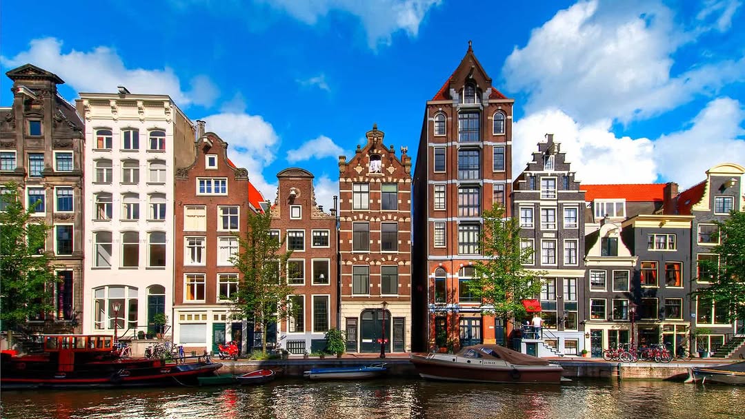🇳🇱🌷 𝗖𝗼𝘂𝗽𝗹𝗲𝘀 𝗥𝗲𝘁𝗿𝗲𝗮𝘁 𝘁𝗼 𝗔𝗺𝘀𝘁𝗲𝗿𝗱𝗮𝗺🌷🇳🇱

✨ 3 Nights from £𝟮𝟴𝟳 per pers