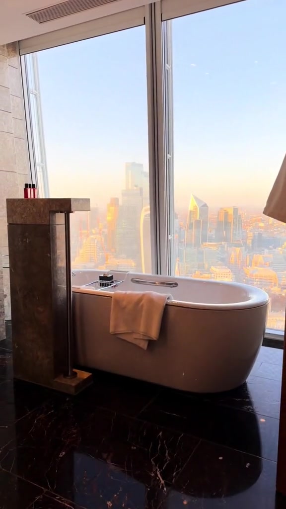 Still dreaming about that view… ✨ Thank you @Shangri-La The Shard, London for an unforgettable stay 