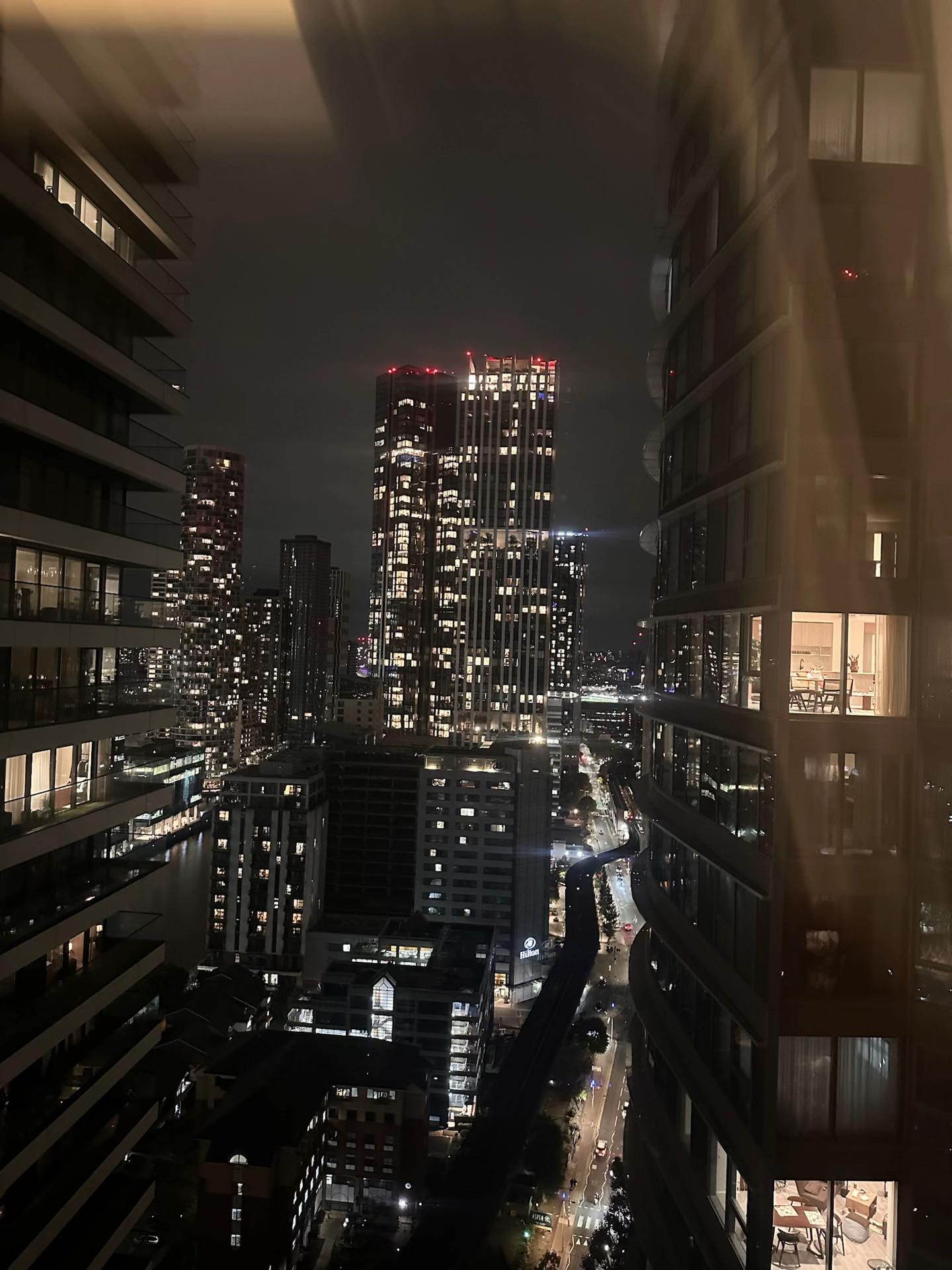 Novotel Canary Wharf – 7/10

Classy, corporate, classic hotel aesthetic 🏙️
Very polished but not su