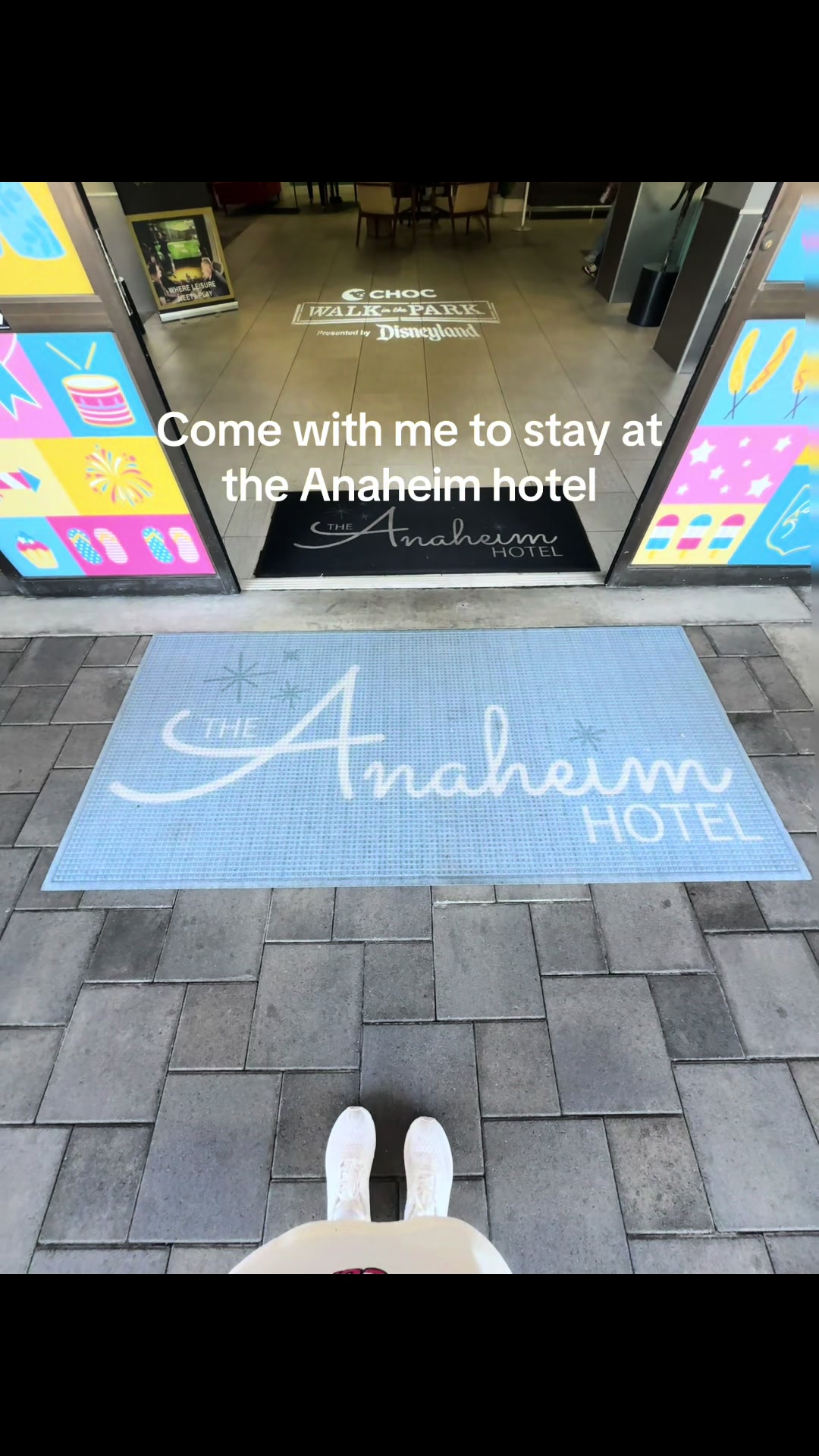 Come with me to @theanaheimhotel for a staycation! What a treat! 

And it’s only a 5 min walk to Dis
