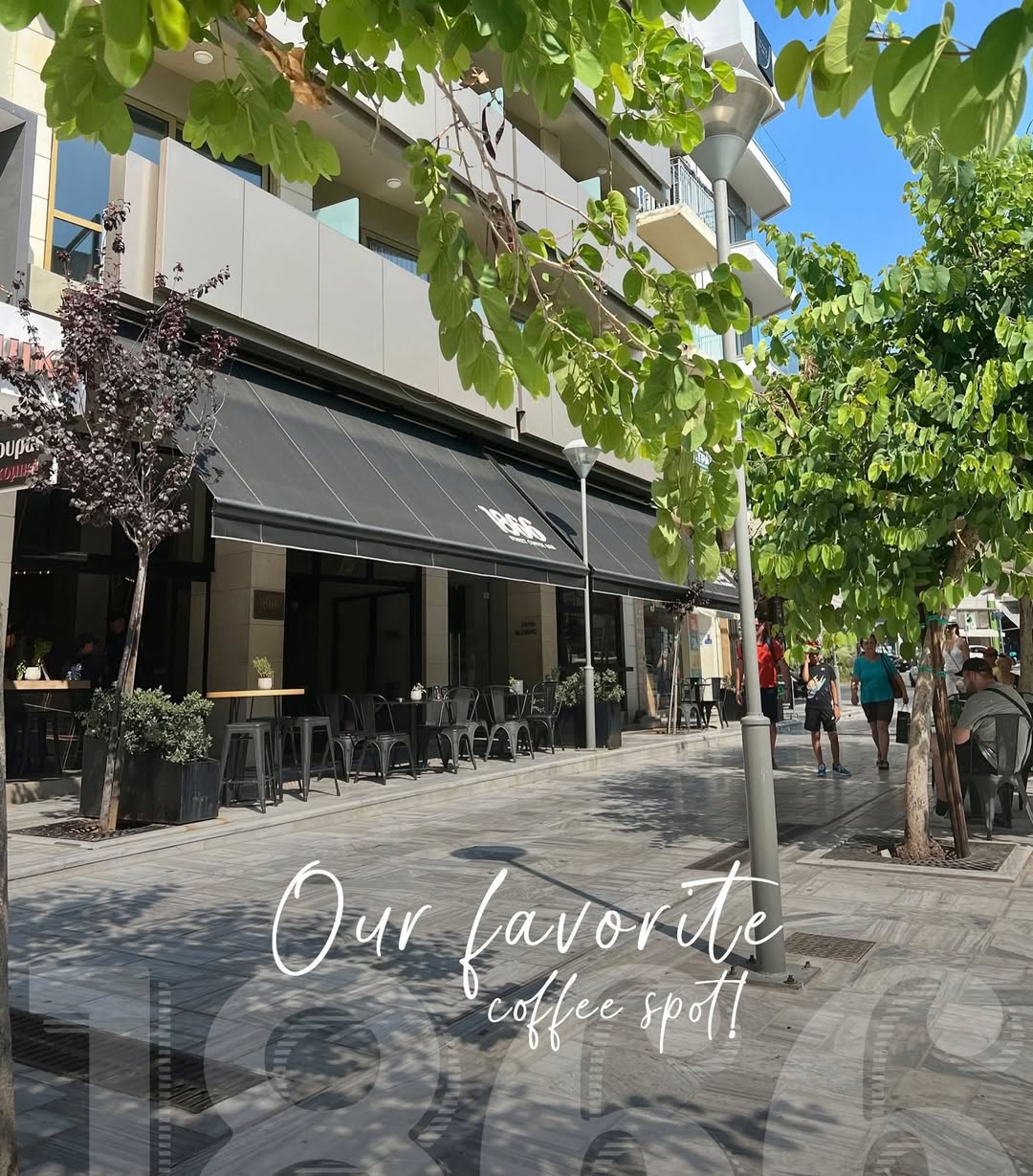 Στο κέντρο της πόλης μας το 1866 Street Coffee Bar σας περιμένει για να απολαύσετε με φυσική σκιά απ
