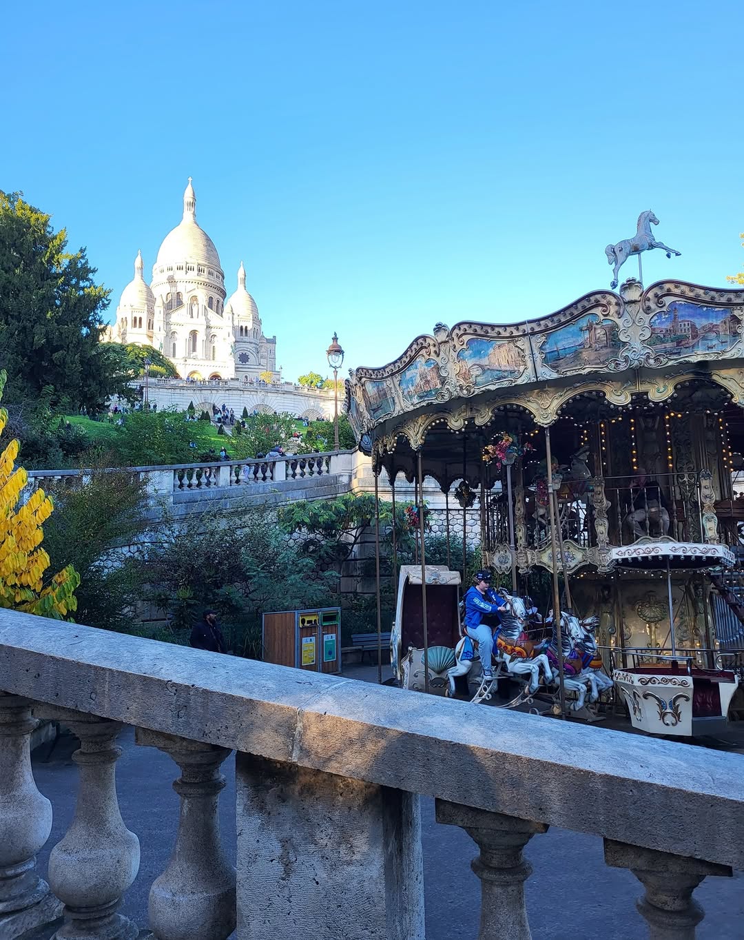 A postcard from Montmartre !
Just 15 minutes walk from Hotel Petit Lafayette, discover the magic of 