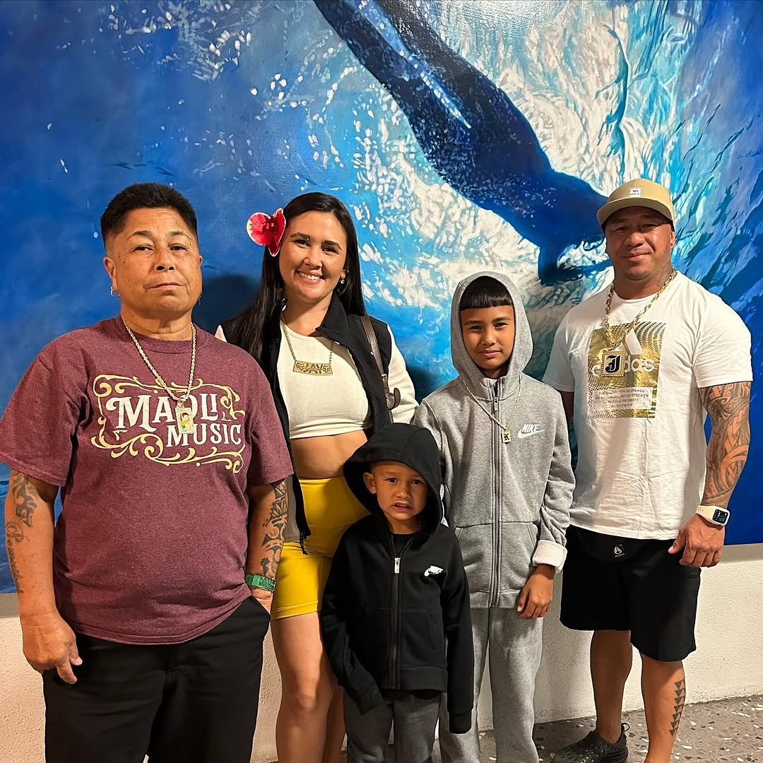 And the adventure begins
Our first time to Disneyland in Cali 🤙🏽

 #pascuaohana #disneyland #calif