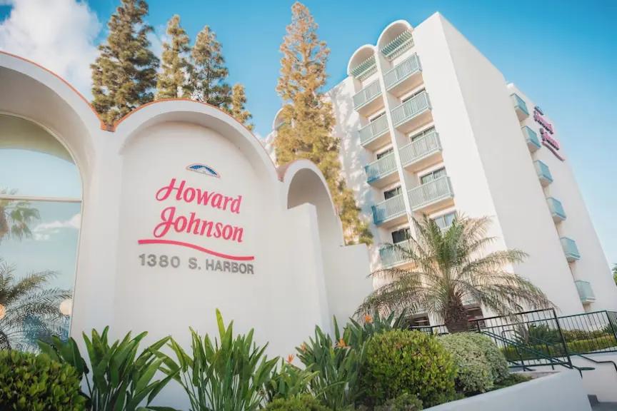 Anaheim howard johnson wyndham hotel🏨

Click on our instagram to see more🌴

#affiliatemarketing #h