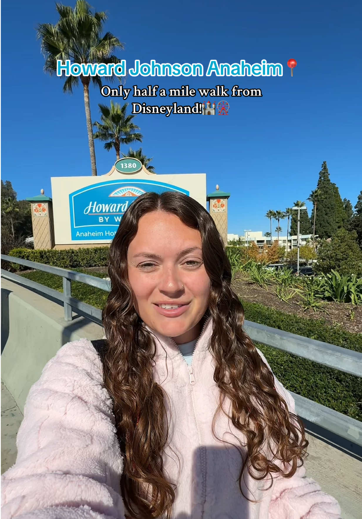 Checking into Howard Johnson by Wyndham here in Anaheim California for the night so let’s do a tour!
