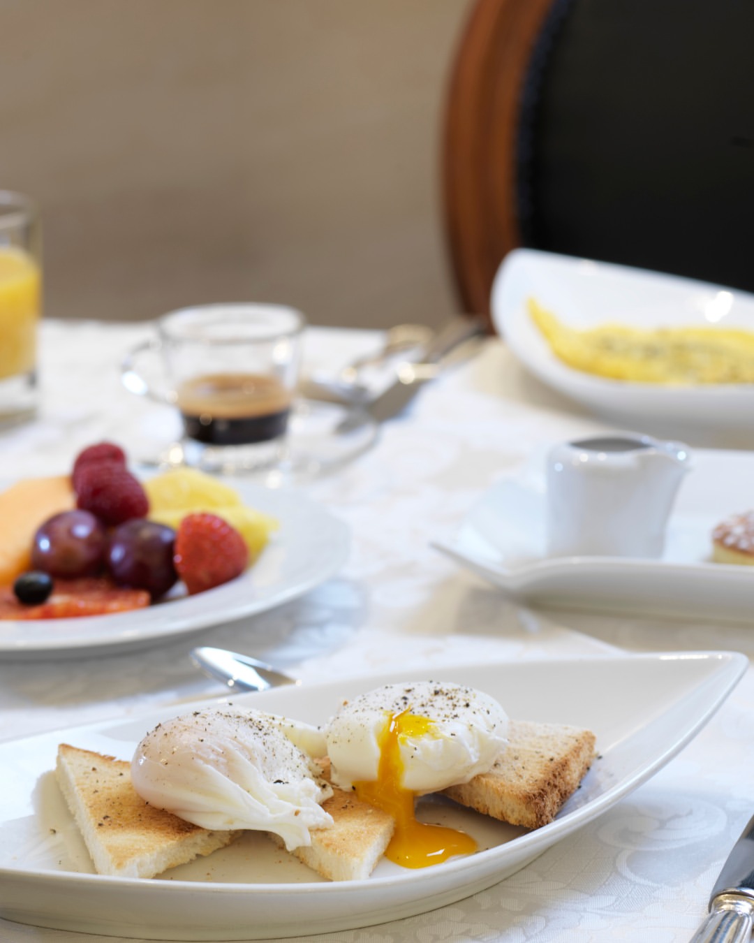 There's no buffet here. Only colazione, cooked to order, one plate at a time.

This morning: an egg 