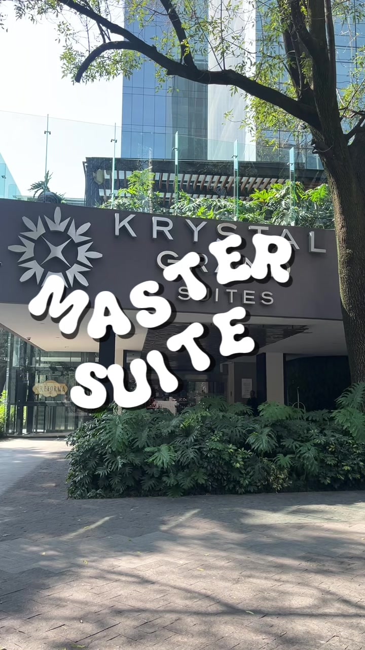 Descubre nuestra MÁSTER SUITE, donde hay detalles únicos, amplitud y la vista lo cambia todo. 🏨☀️
#