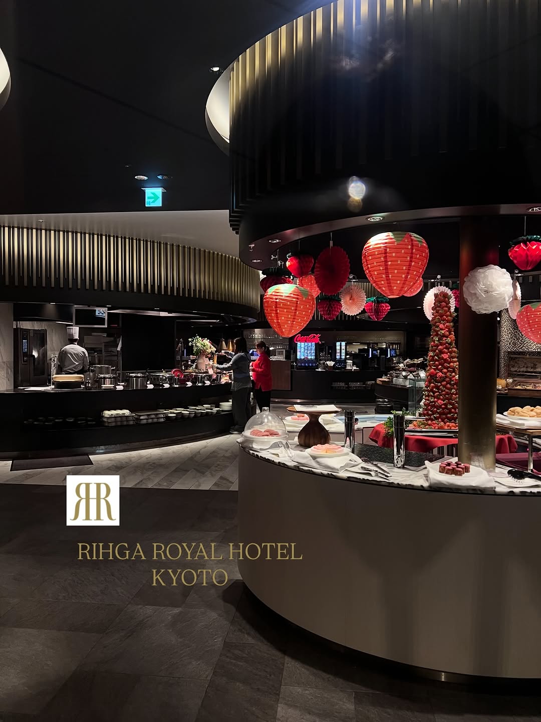 RIHGA ROYAL HOTEL KYOTO 🍵

苺のビュッフェ♡⃝⃜ 楽しかった🍓
結局食べ歩きして、そんなにお腹に入らなかったのだ〜

色々種類があって、少しずつ入れてある
のがうきうきし