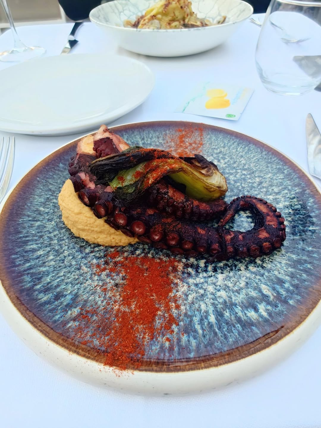 ローマ滞在2日目。
晩御飯は、宿泊しているiQ Hotel Romaのルーフトップにあるレストラン「La Fata Ignorante」へ。
到着した際、ウエルカムドリンクを飲んだレストランです。😀