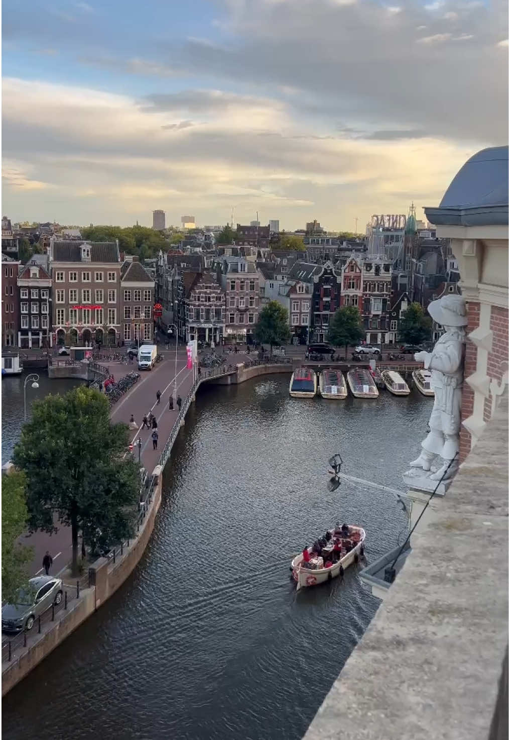 Woke up in a painting… and it’s called Amsterdam. 🎨✨

📍Tivoli Doelen Amsterdam Hotel 

@Tivoli Doe