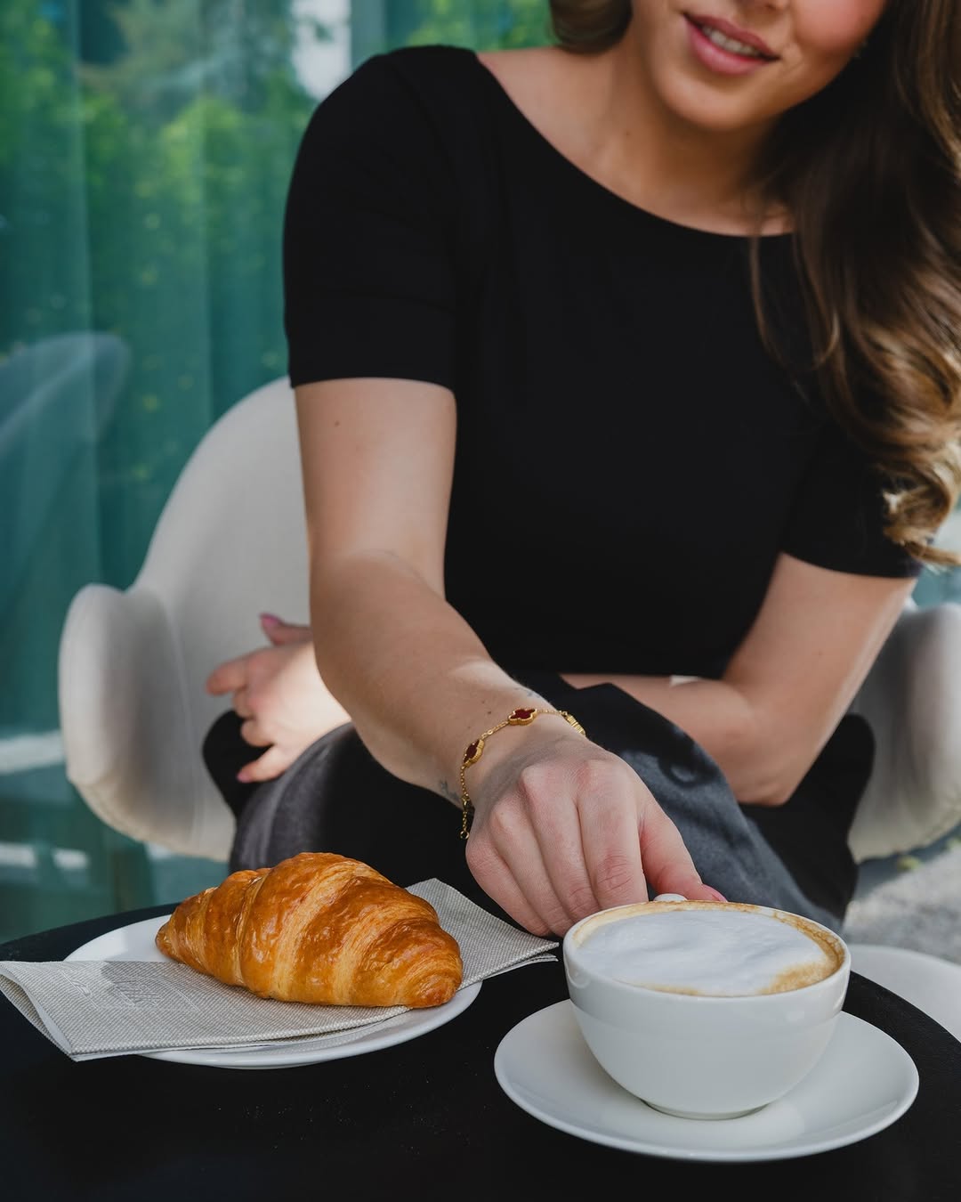Een momentje rust, speciaal voor jou ☕📖

Kom tot rust op een van onze terrassen. Jouw plek om te on