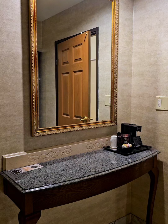 #ayreshotel 
#costamesa  
#creepy