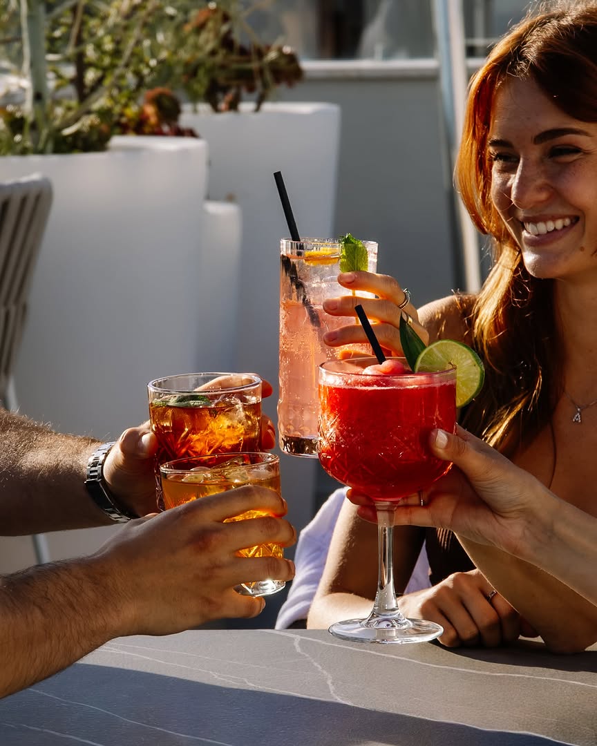 Chissà perché le cose belle della vita iniziano con l'A… Amore, Amicizia, Aperitivo! 🍸

Lo sapevi c