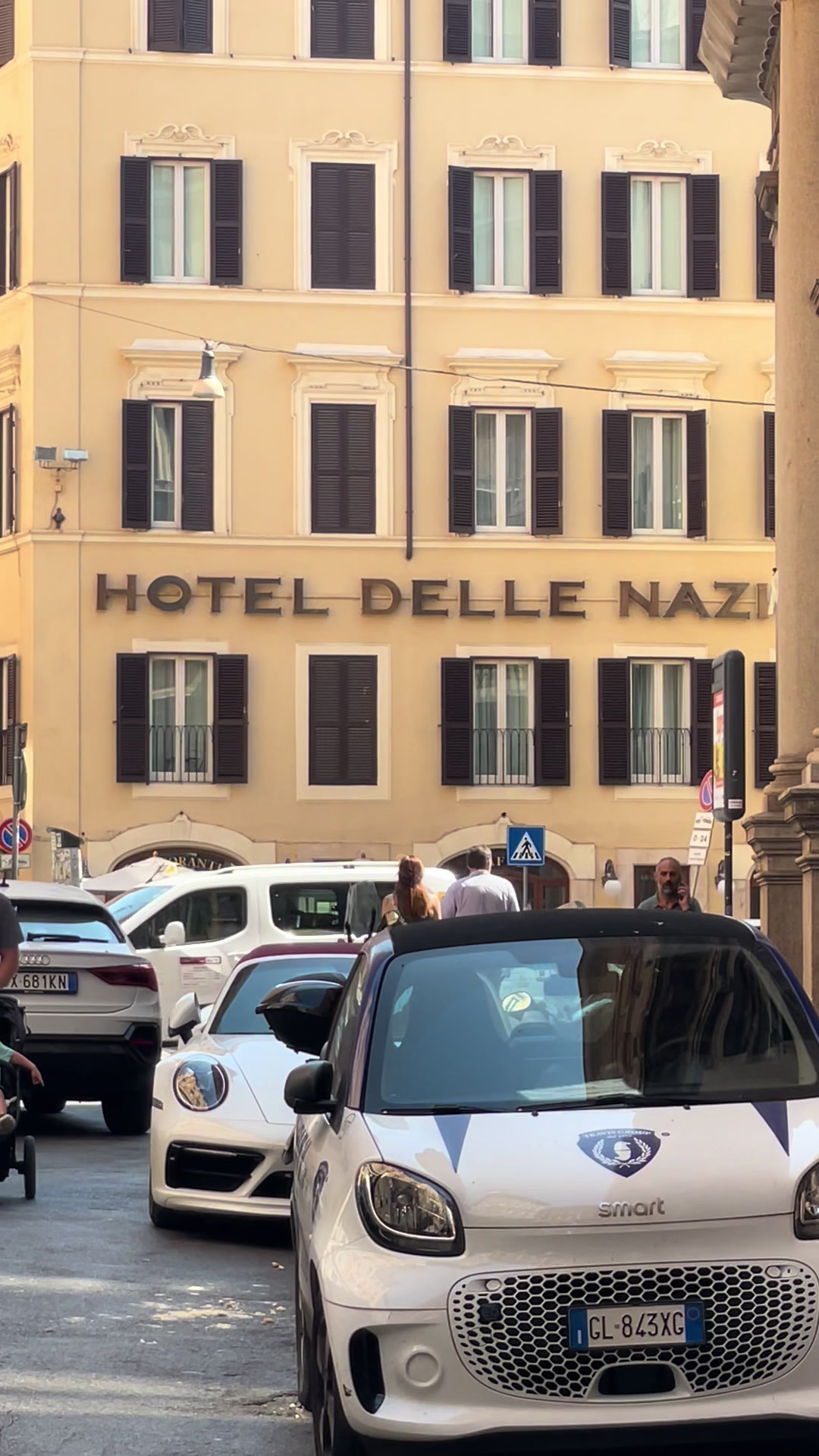 Hotel de los qué? 🇩🇪 Ah no… Hotel de la nación! 🇮🇹 Menos mal…
#hotel #rima #italia