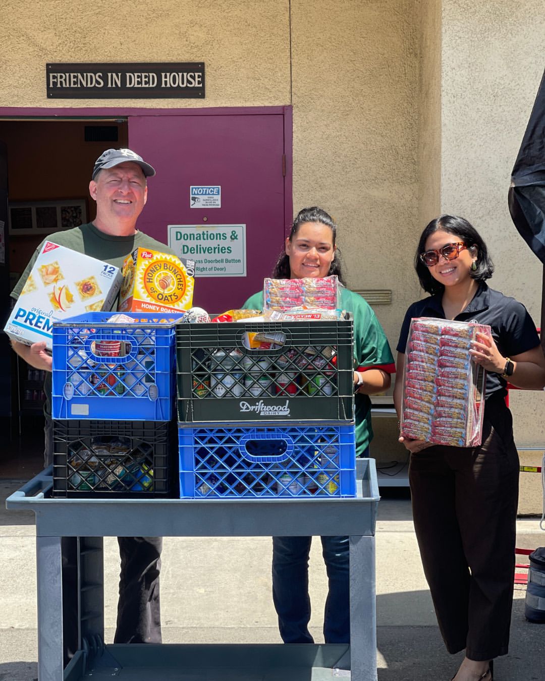 A huge thank you to the team at @hiltonpasadenaca for their generous food donation to our Food Pantr