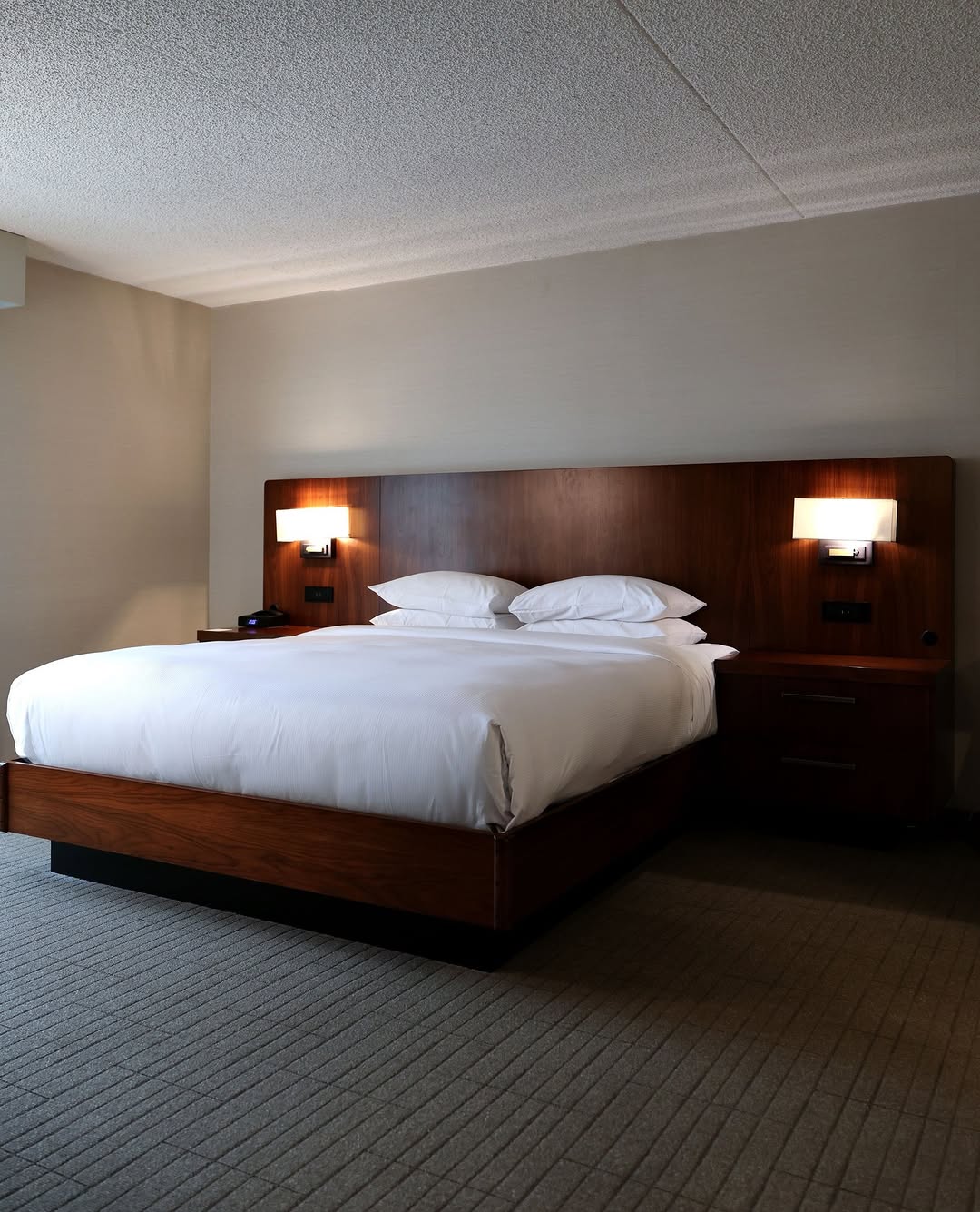 Comfort, from check-in to lights out 🛏️✨⁠Settle into a stay made for rest, with Hilton’s signature 