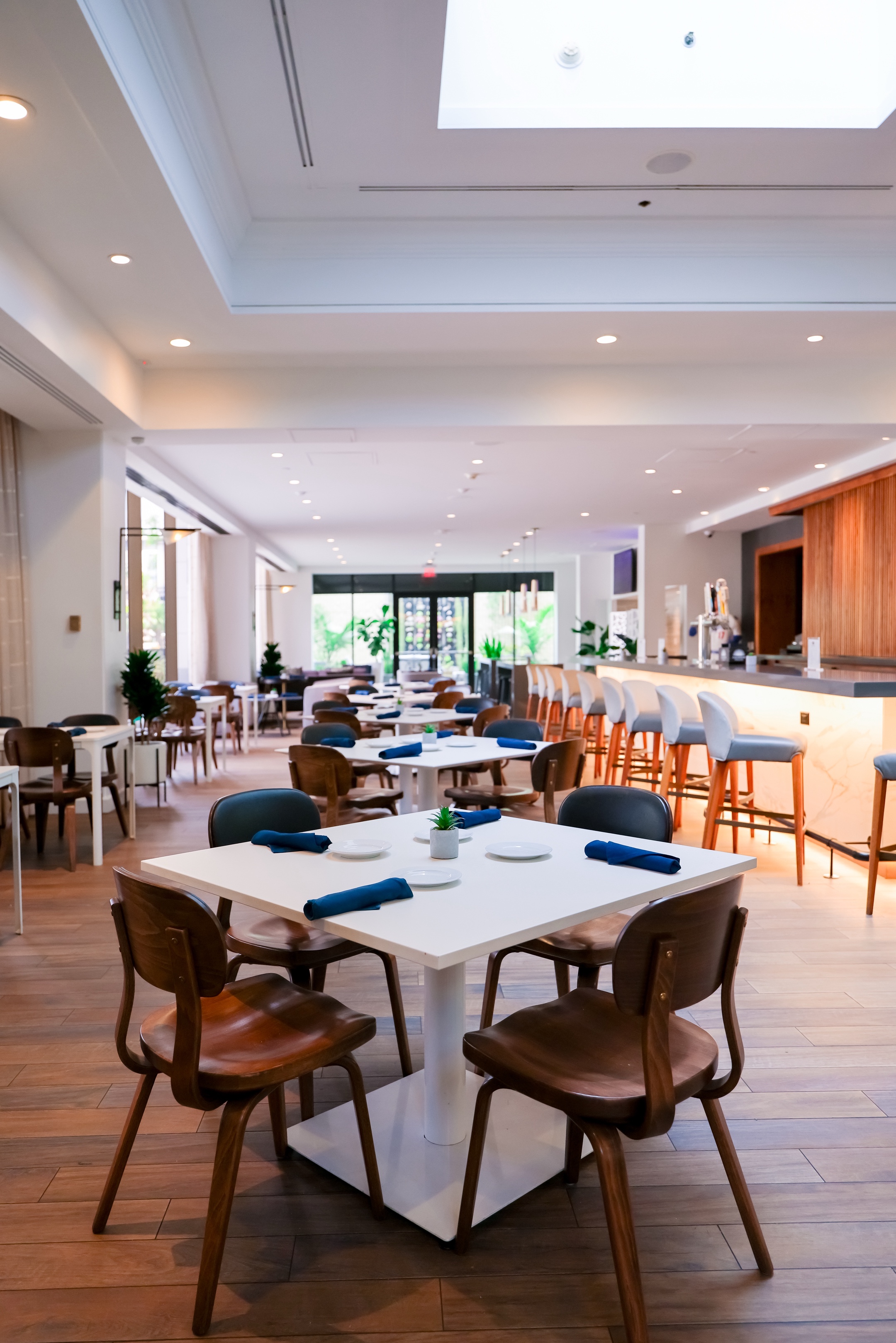 Welcome to Corner Craft Kitchen & Bar at Hilton Pasadena ✨ California-inspired flavors, handcrafted 