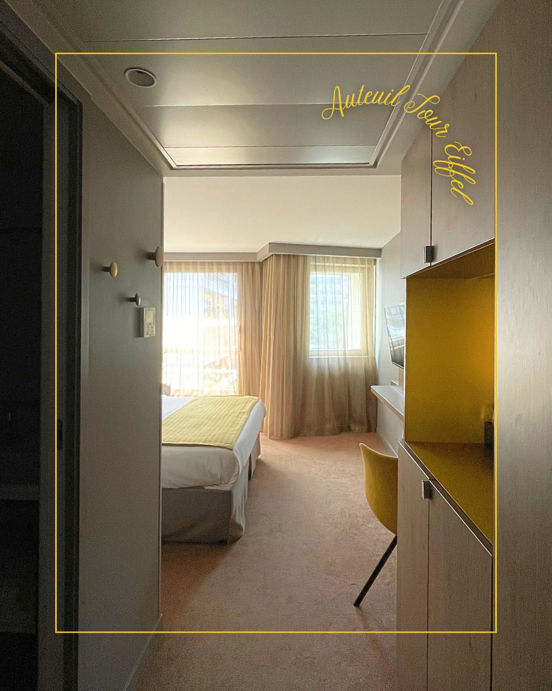 Reposez-vous dans une chambre lumineuse, alliant confort et tranquillité, pour un séjour paisible au