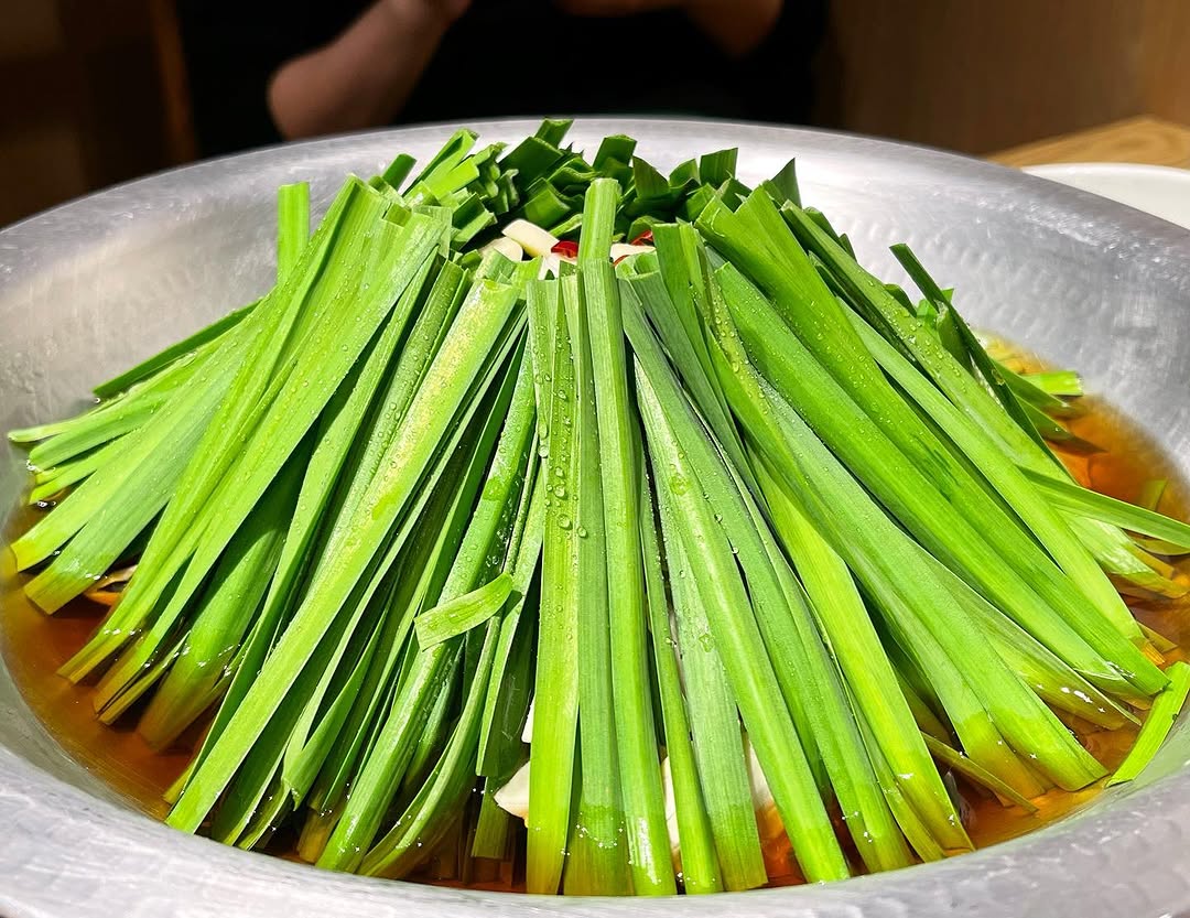 九州のご飯屋さん　赤坂うまや　その2

富士山みたいなもつ鍋
醤油味

野菜と麺を追加して〆て
更にプリンで〆た🍮

#九州料理
#赤坂うまや
#もつ鍋
#プリン
#赤坂うまやうちのたまご 
#うち