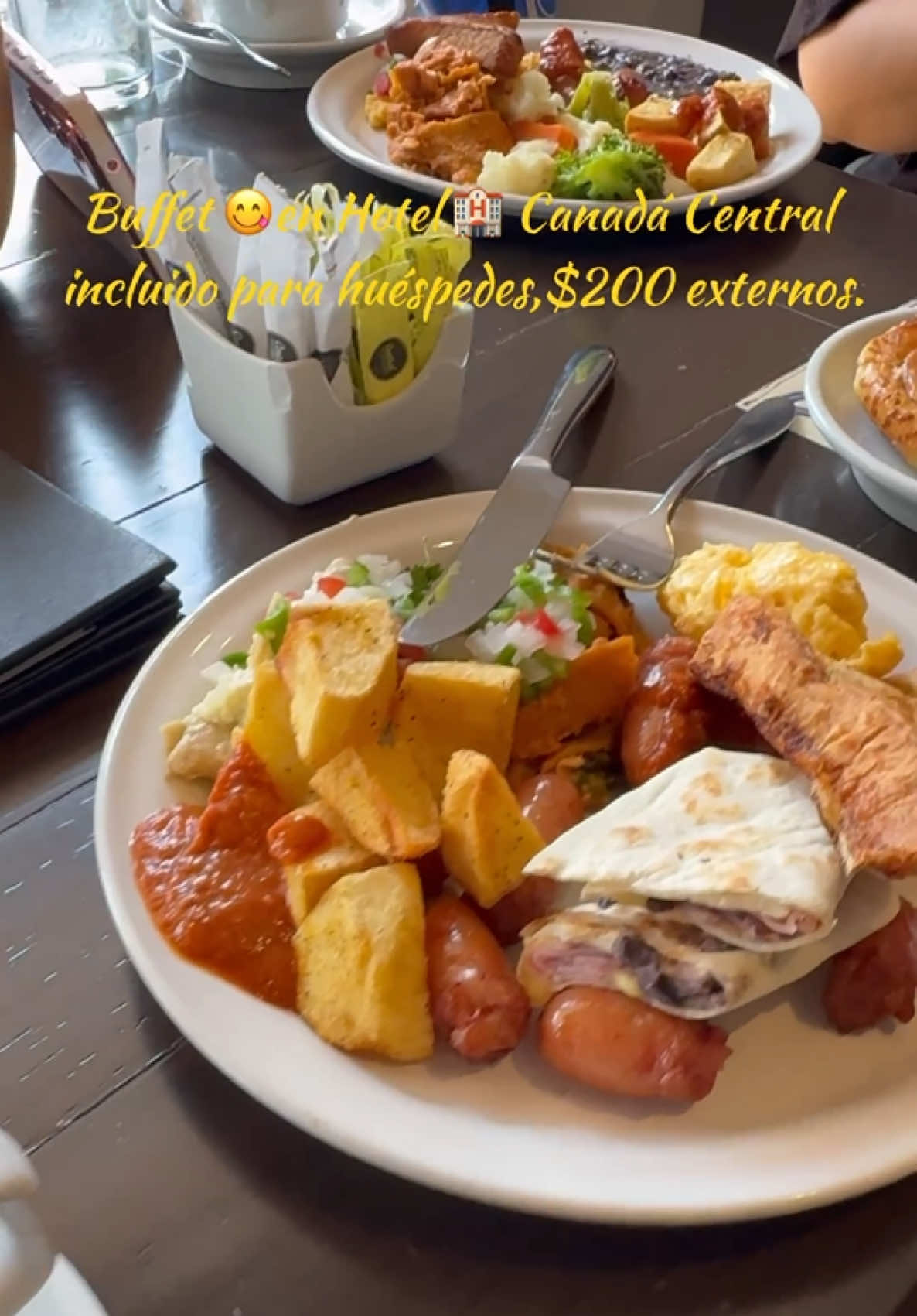 Buffet 😋en Hotel 🏨 Canadá Central incluido para huéspedes,$200 externos.
#hotel#mexico#buffet#cdmx