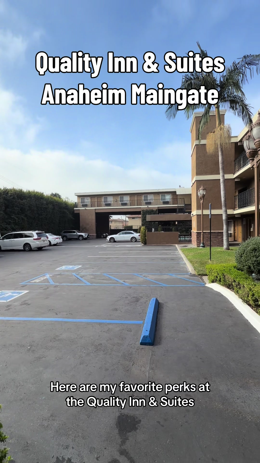 You definitely need to check out this affordable option! #disneyparks #anaheim #hotel #perks #becomi
