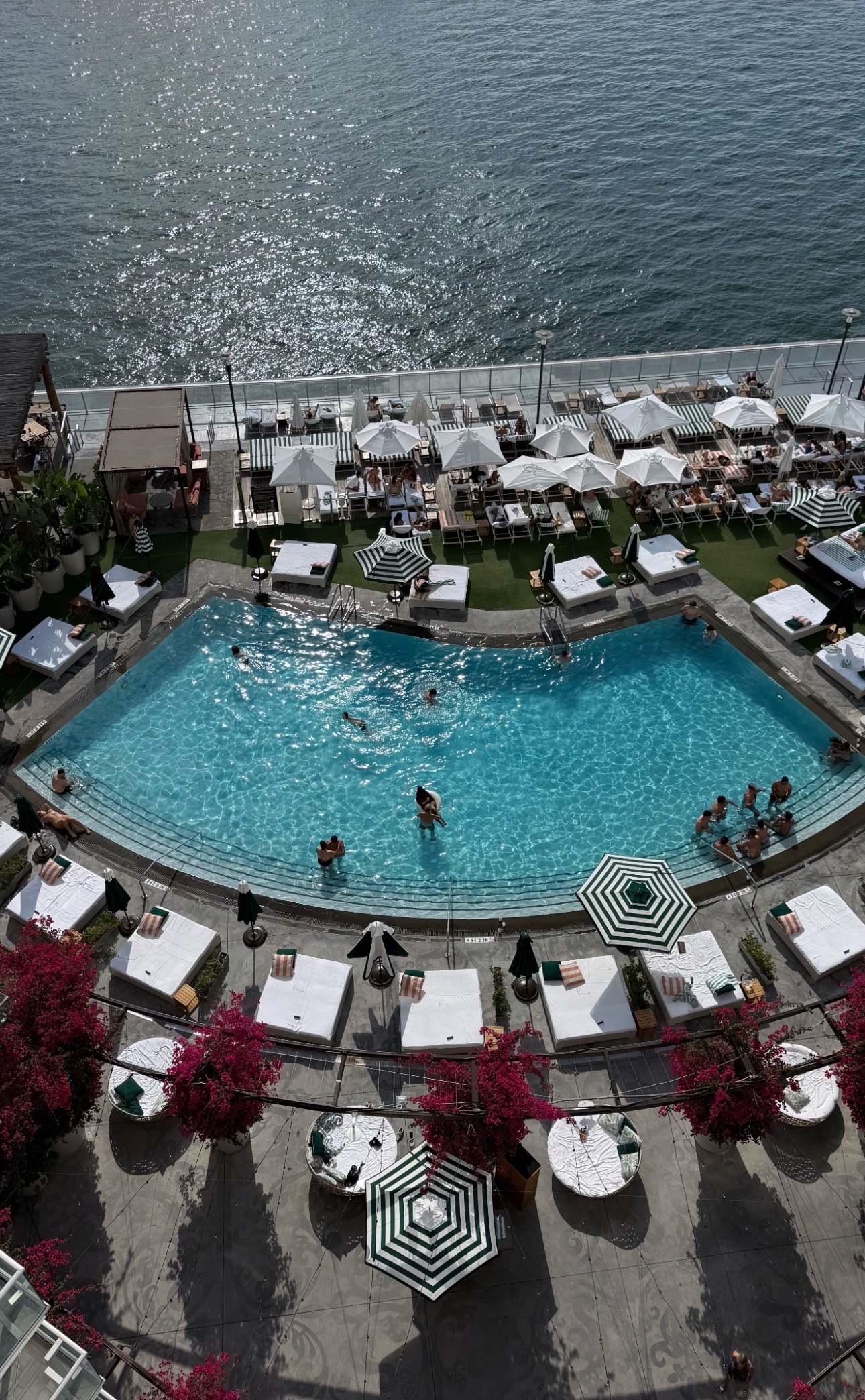 The stunning waterfront of Biscayne Bay, Mondrian South Beach offers access to Miami’s best cultural