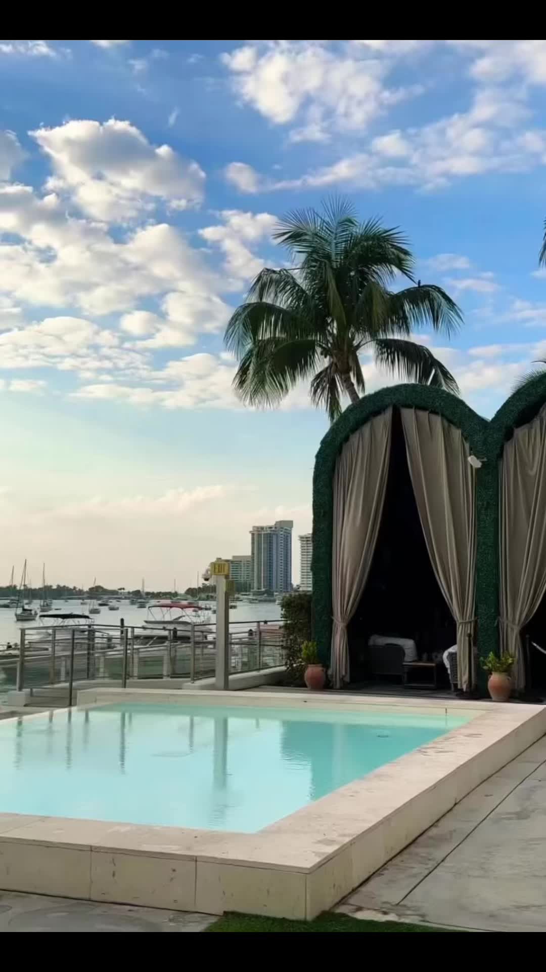This Miami pool view is EVERYTHING 🌴💦✨ Bayside views, good vibes, drinks, and the perfect sunset s