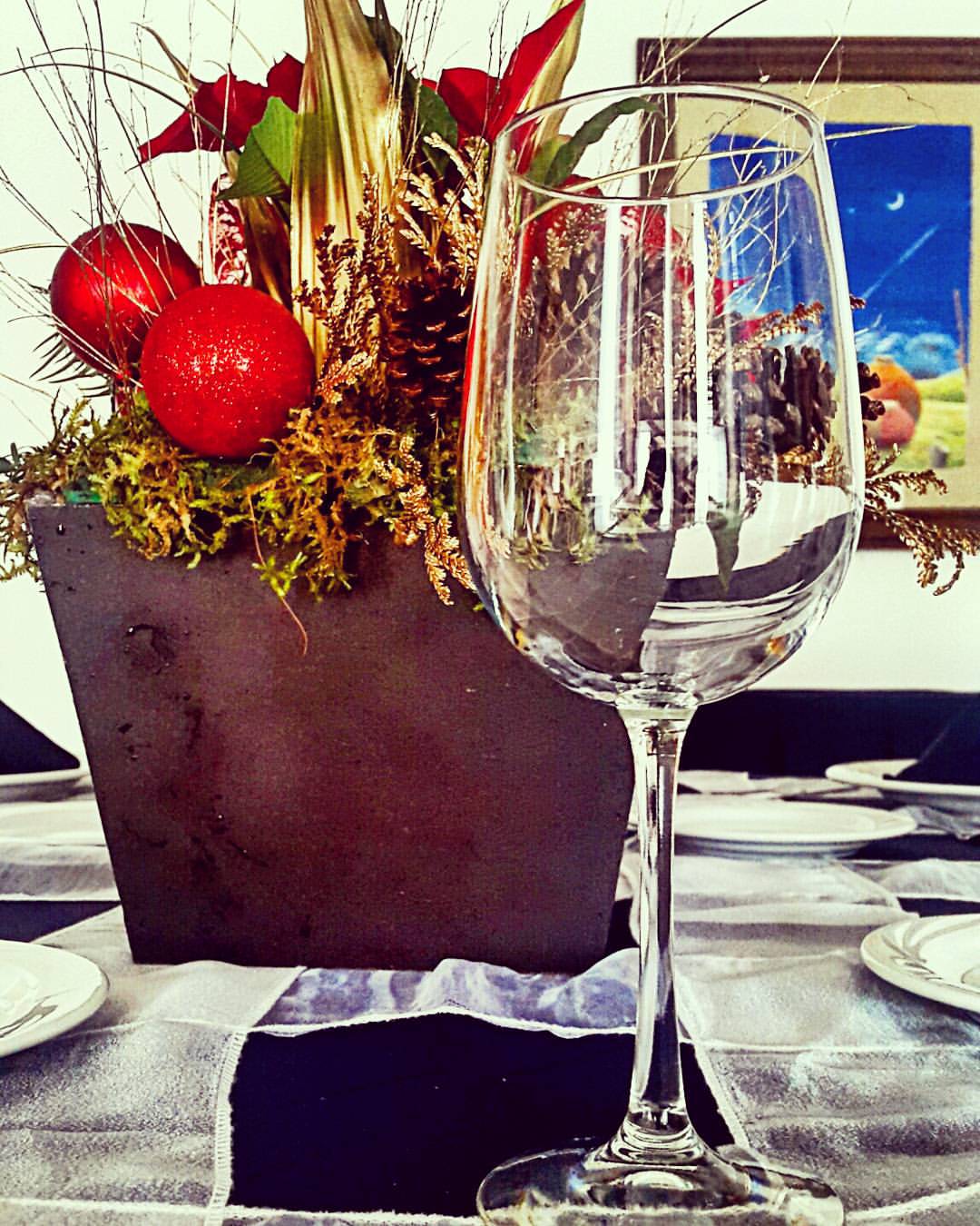 Mes de fiestas y celebraciones en #hotelsuitespf 
#holiday #centerpieces #toast #december