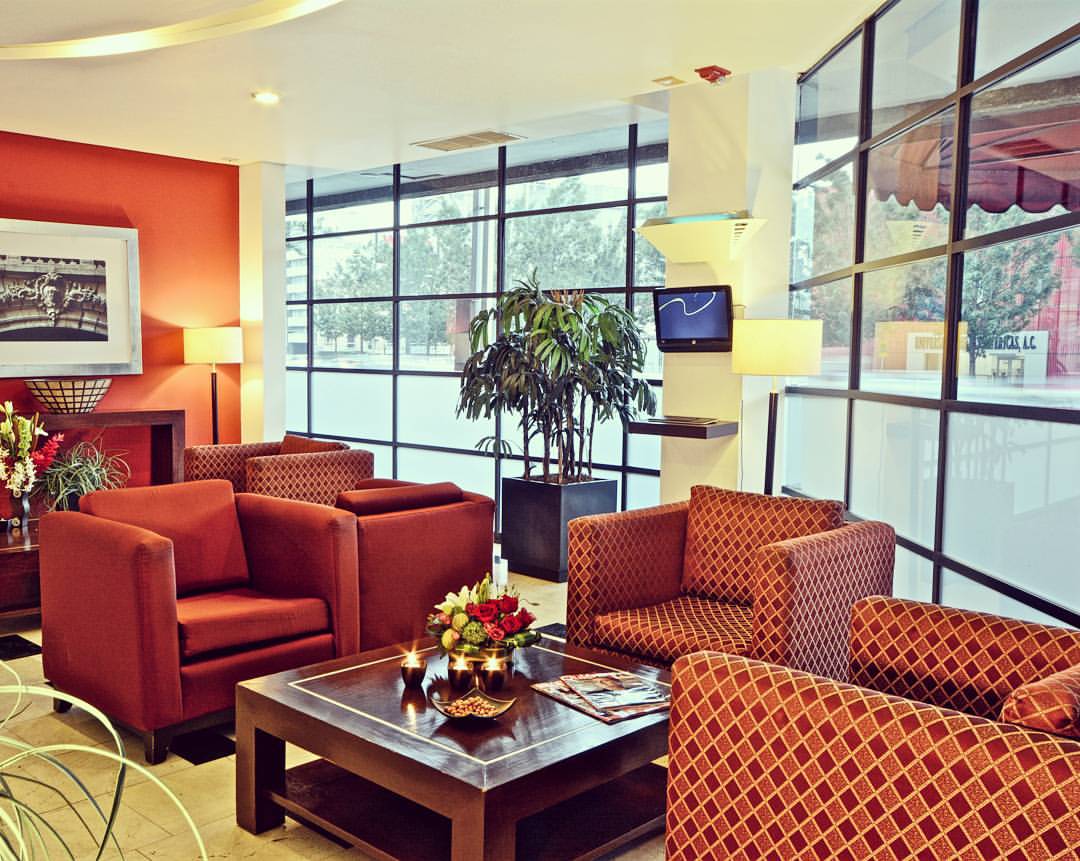 Bienvenidos a Hotel & Suites Plaza Florencia.
 #looby #hotel #mexicocity #visitmexico #special  #hot