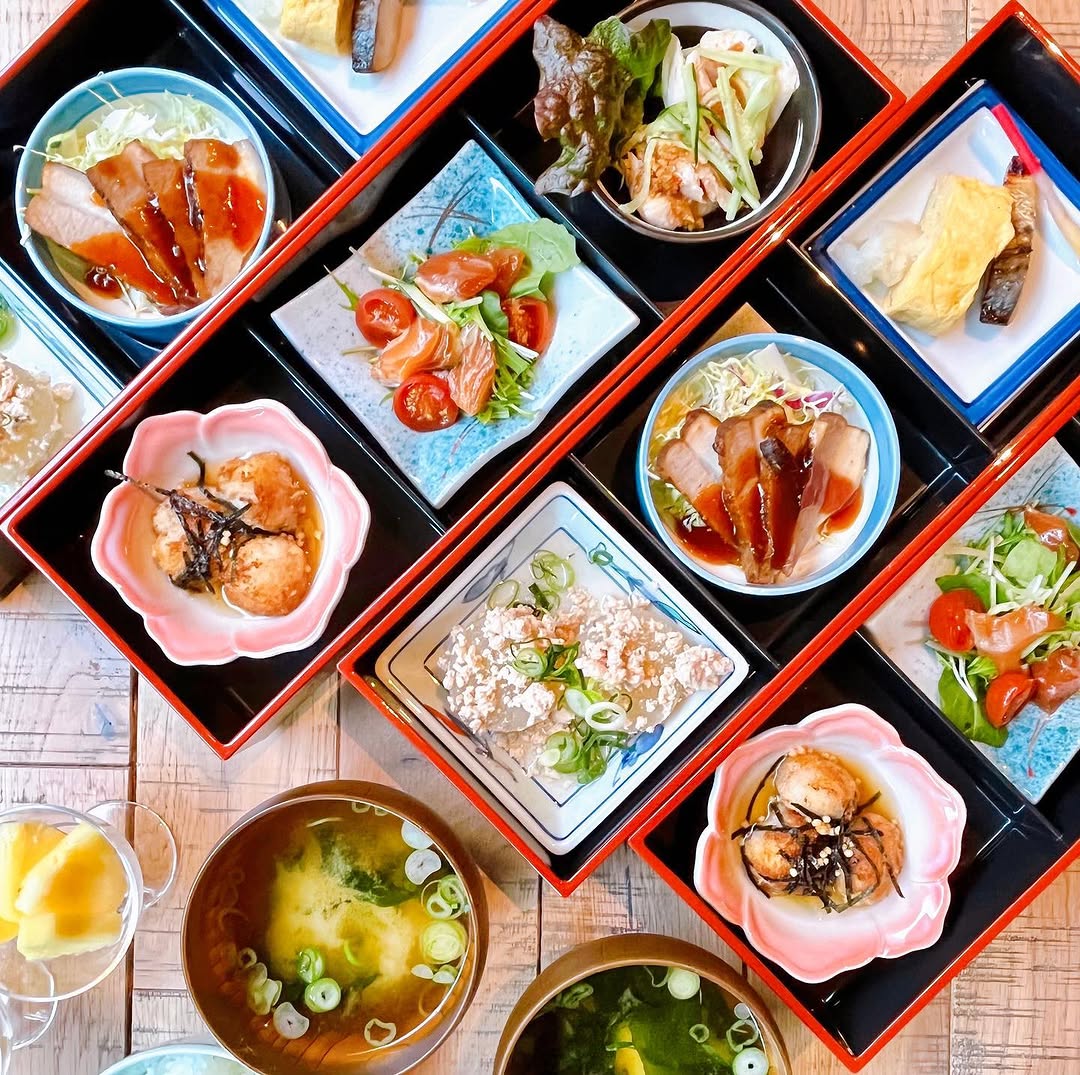 🍱🥢⁣
⁣
✨✨✨⁣
⁣
グランベルホテル京都の魅力は空間のみならず京のおばんざいが彩る松花堂御膳の贅を凝らした朝食にあり。⁣
⁣
日本各地の有名旅館、高級ホテルを兼任する当ホテル総料理長監修され