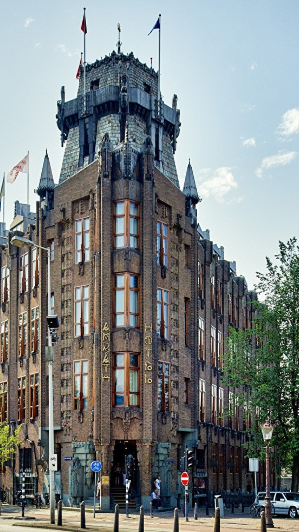 Werken in het iconische Grand Hotel Amrâth Amsterdam? Dit luxe 5-sterrenhotel, gevestigd in het monu