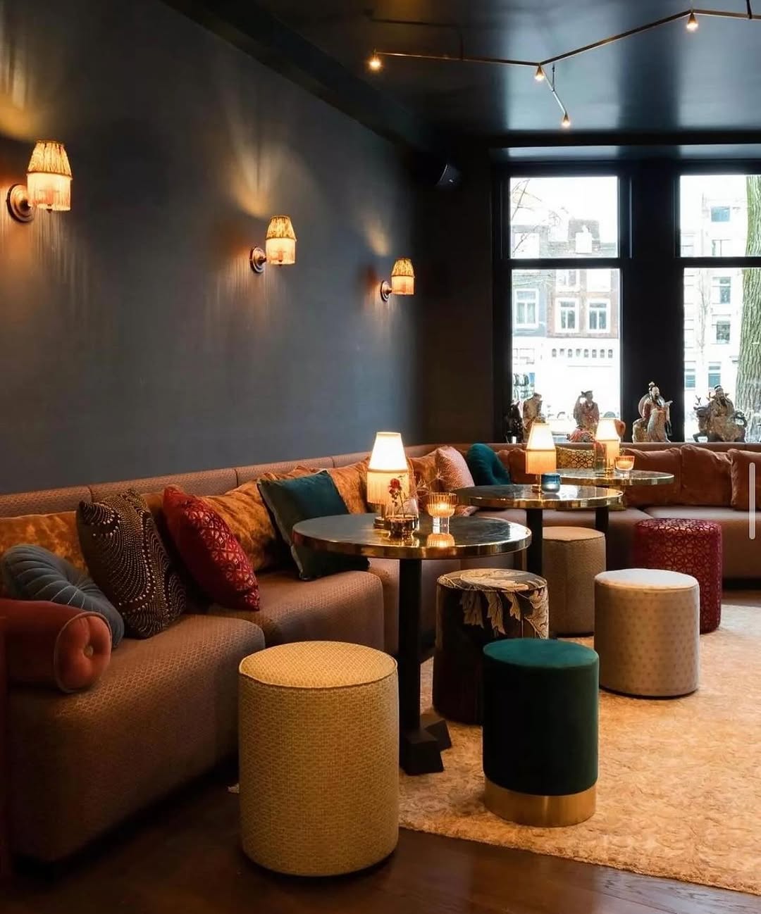 🌍 𝑴𝒆𝒆𝒕 𝑨𝒔𝒊𝒂 𝒊𝒏 𝑨𝒎𝒔𝒕𝒆𝒓𝒅𝒂𝒎!

Centraal gelegen in een van de meest levendige en ver