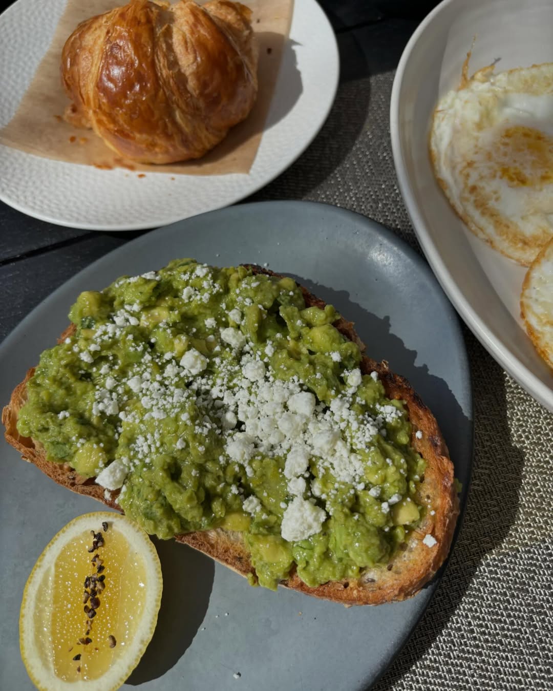 📍The Betsy Hotel in South Beach, Miami 
🥑 Avo Toast w/ over medium eggs 
⭐️ 100/10 - omggg was dyi