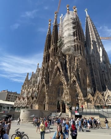 2024年メイン家族イベント👨👩👧👶
ヨーロッパ周遊24泊26日✈️🌏

▶︎14日・15目（スペイン🇪🇸バルセロナ編）

遂に夢の1つでもあるサグラダファミリアへ行く日😊天気に恵まれ
