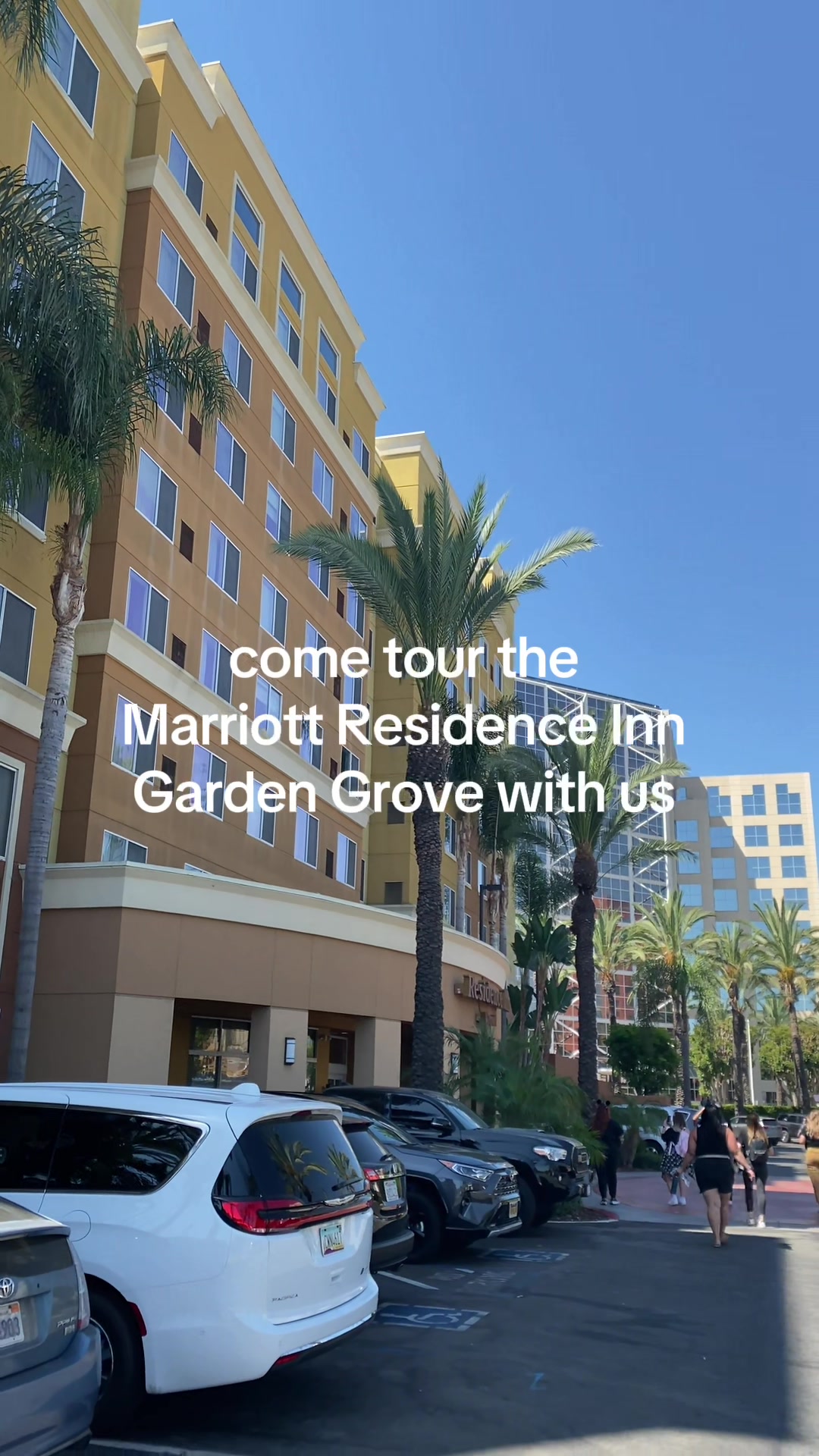 Suites can accommodate 6-8 people! Click the location button to book! #disneylandcalifornia #hotelsn