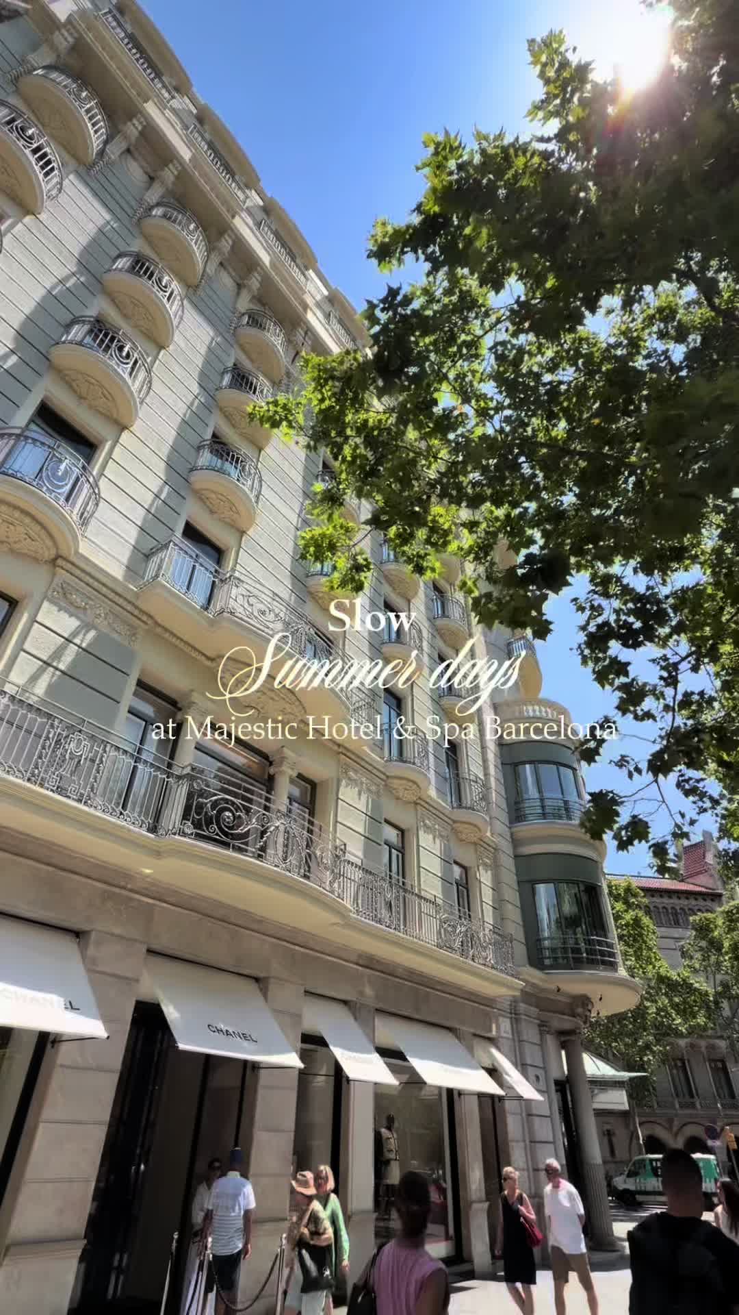 Slow summer days at Majestic Hotel☀️ 

#majestichotel #lhwtraveler #visitbarcelona #luxuryhotel #bar