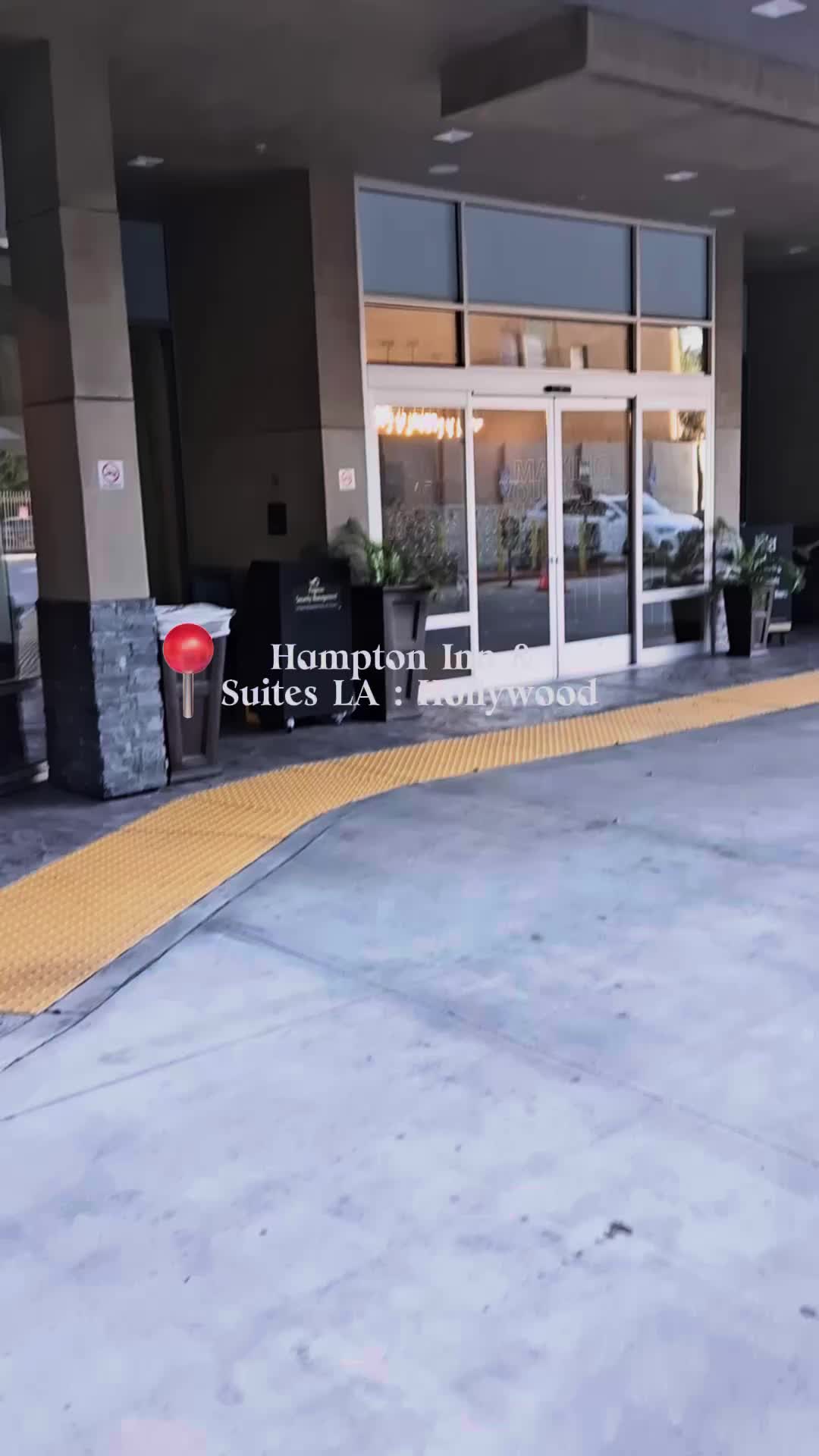 Easy Hollywood Stays 🌴🎬
Hampton Inn & Suites LA Hollywood offers a comfortable and convenient stay