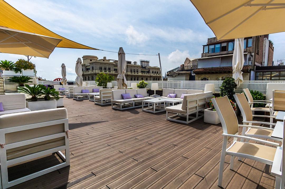 Hotel NH Collection Barcelona Pódium
📍 Location: Eixample Right
📷 View: 3/10
⏫ Floor: 6
☀️ Sunset: