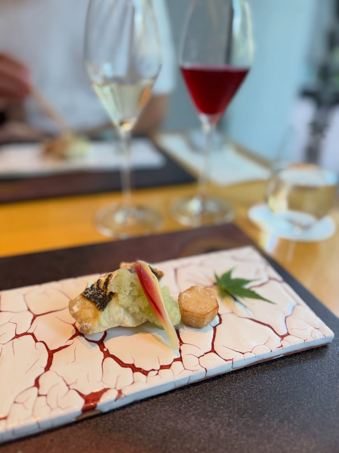 ザ リッツカールトン 京都の「水暉」にて京会席料理。夏の関西の味覚、鱧や京野菜の賀茂茄子、万願寺とうがらしや湯葉などを頂く。
デザートはピエールエルメのマンゴーのデザート。美味でした😊

#リッツカ