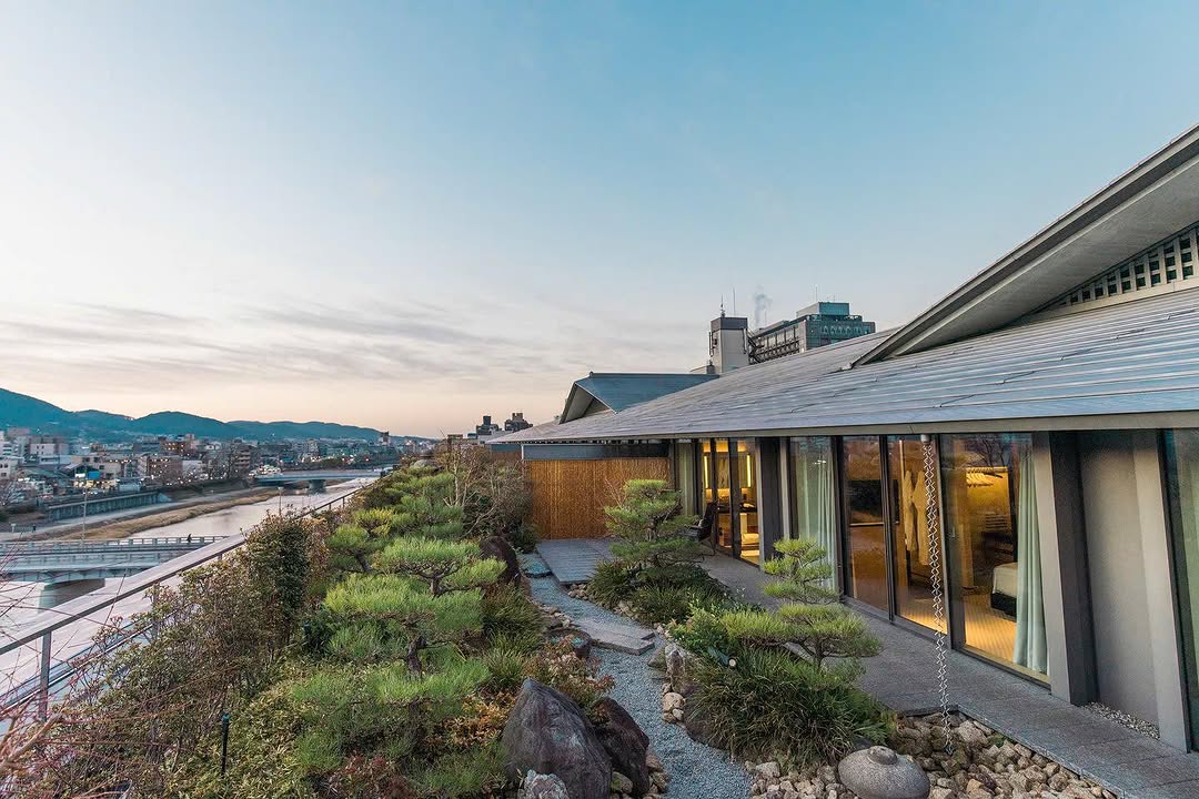 Where Kyoto’s timeless elegance meets the art of refined hospitality.

The Ritz-Carlton, Kyoto — an 