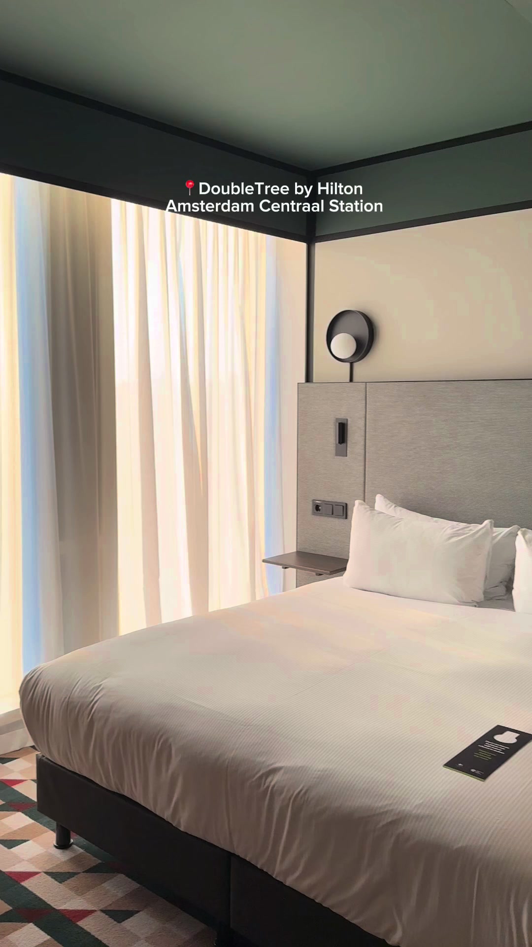 Insane views, comfiest bed ever & such nice hotel staff 🥰 

DoubleTree by Hilton Amsterdam Centraal