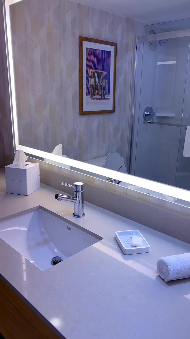 So I would like to thank @HamptonInn&Suites in Miami for allowing us to book last minute after our f