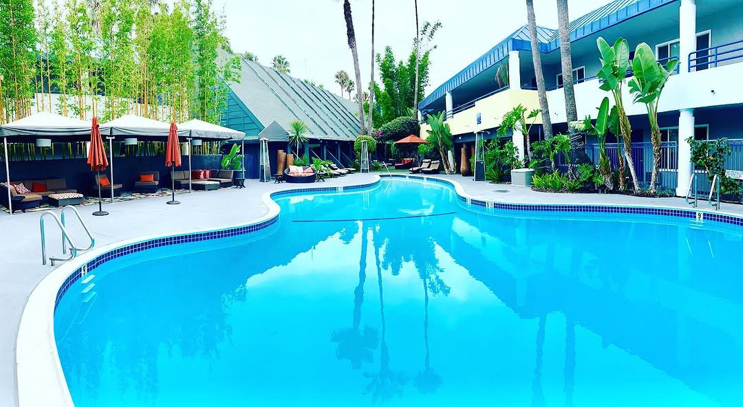 California sunshine & poolside weekend vibes at #HotelCurrent. Thank you to Sori and Wayne for your 