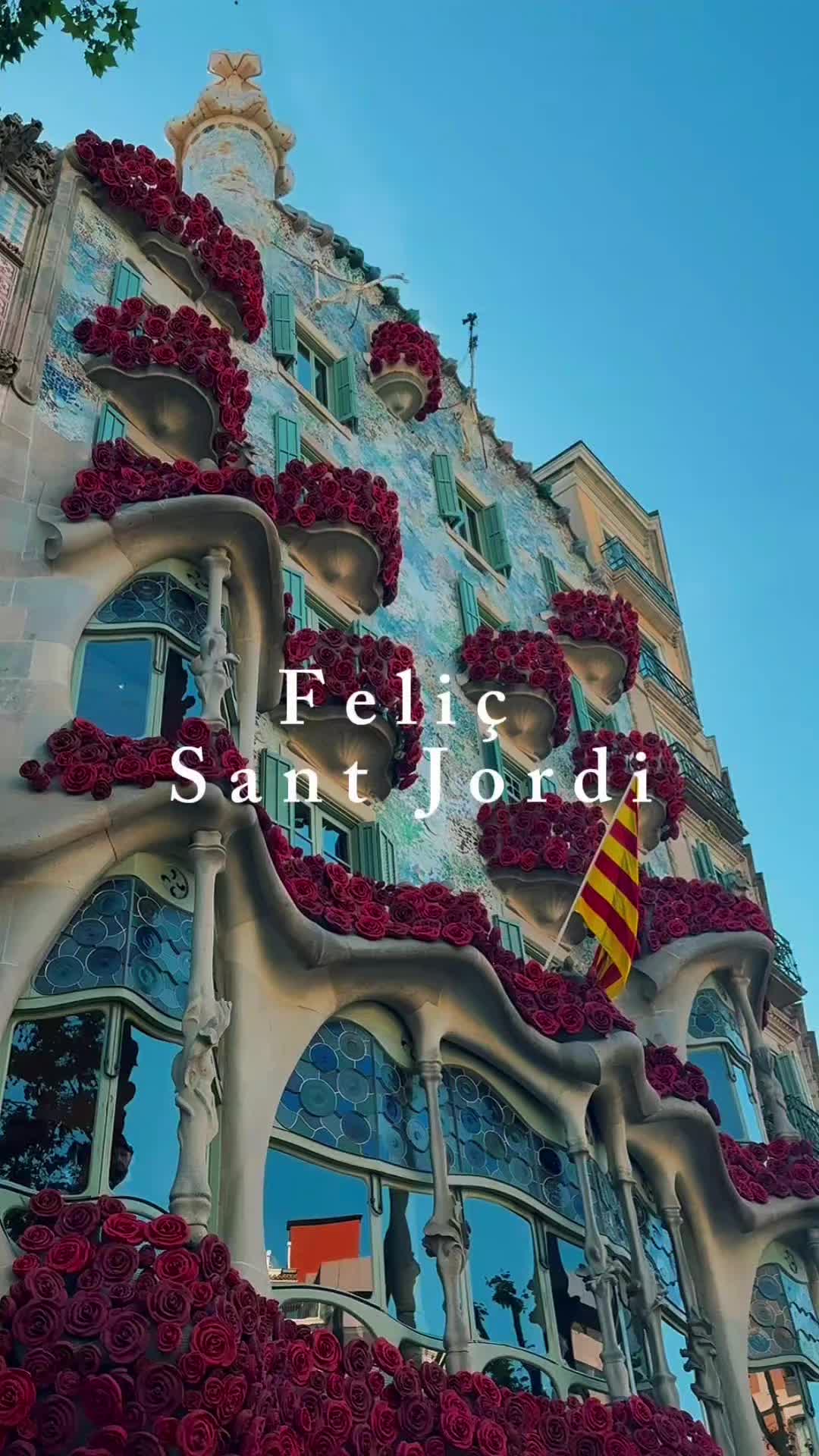 Sant Jordi convierte Barcelona en un escenario de cultura, tradición y leyenda. 🌹🐉📖  

Entre la c